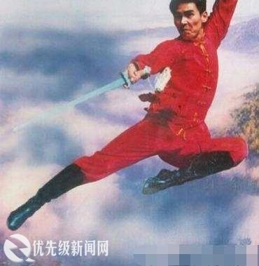 李连杰输给他,甄子丹是他徒弟,洪金宝是他好友,低调办学人人赞