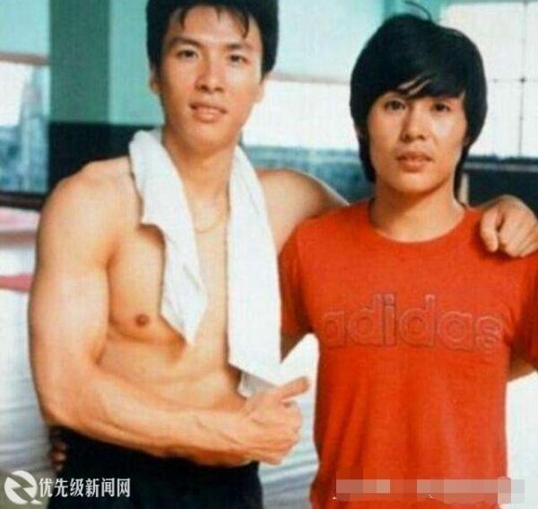 李连杰输给他,甄子丹是他徒弟,洪金宝是他好友,低调办学人人赞