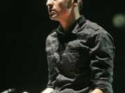 <b>林肯公园主唱自杀 Linkin Park查斯特·贝宁顿为什么自杀原因真相揭秘童年曾遭性</b>