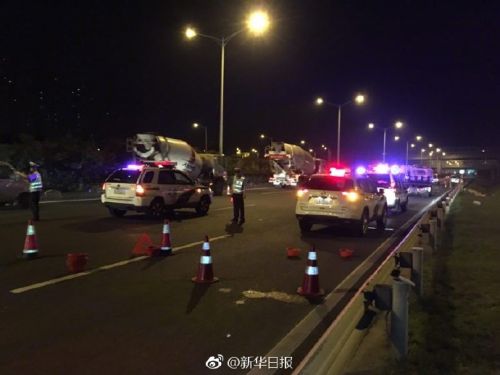 南京绕城公路面包车追尾货车 事故致4死2人重伤原因待调查