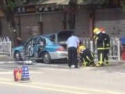 出租天然气瓶泄漏司机抽烟爆炸 周围人都震惊了目前司机被送医