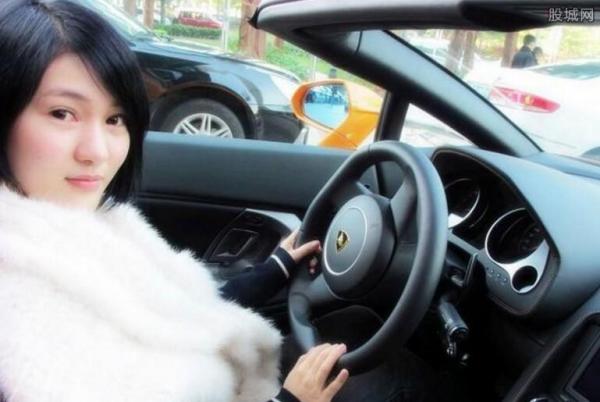 郭美美陪人睡觉图片