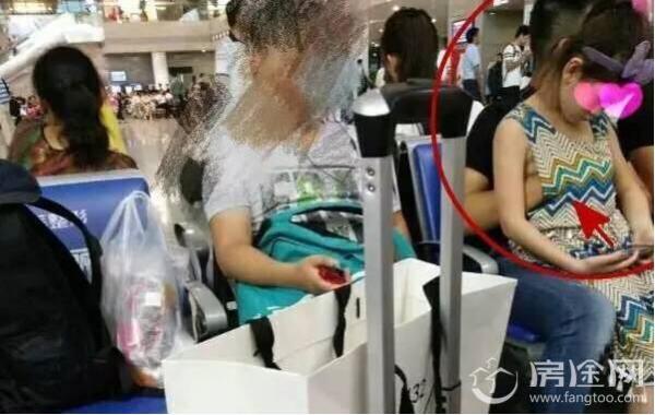南京被猥亵女童随养父回家