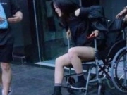 谢娜复原后首晒自拍 何炅四个字引网友猜想