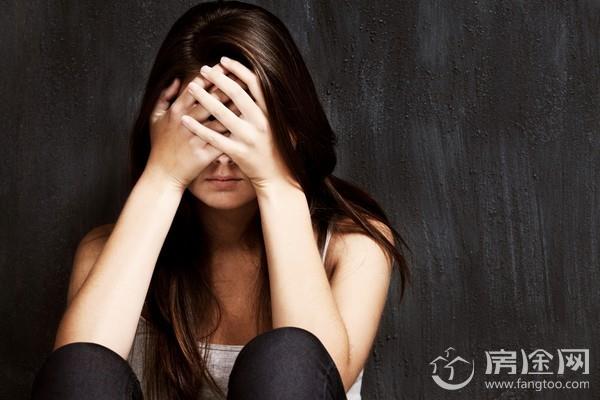 男子趁妻子做饭性侵13岁继女
