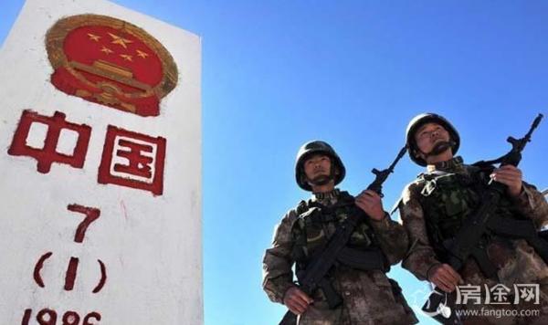 解放军一脚踢飞印度兵