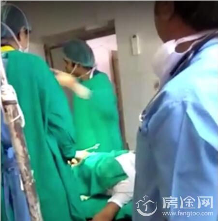 印两医生剖腹产手术台吵翻天 吵足半小时致新生婴儿死亡 现场视频曝光