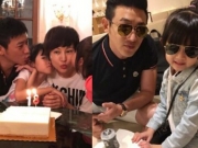 陆毅晒和女儿合影 一家四口齐过七夕情人节