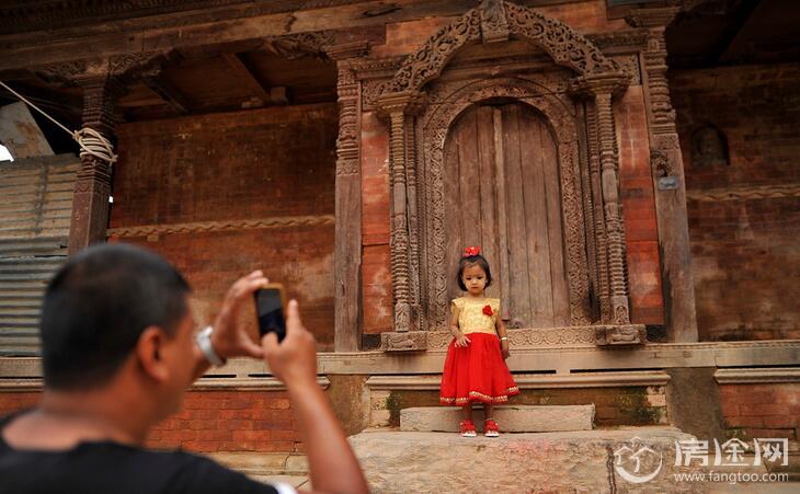 小女孩化身活女神 尼泊尔举行膜拜仪式百名女孩精心装扮