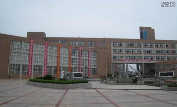 民办学校挖人赔30万