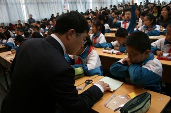 民办学校两三百万挖人