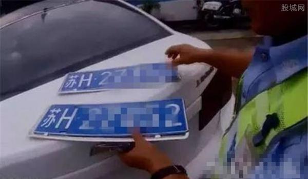 为躲避交警掉进粪坑