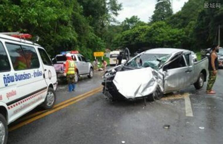 游客在泰国发生车祸