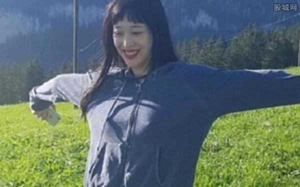 女人公开场合不穿内衣