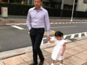 汪小菲变女儿奴 小玥玥长相甜蜜可爱像大S令网友感慨