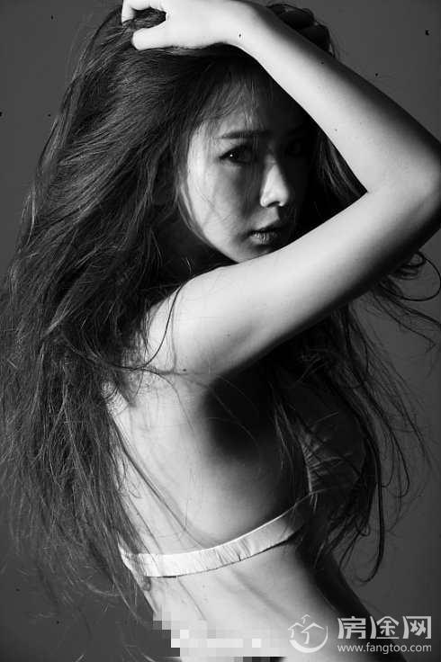 戚薇长发性感写真曝光