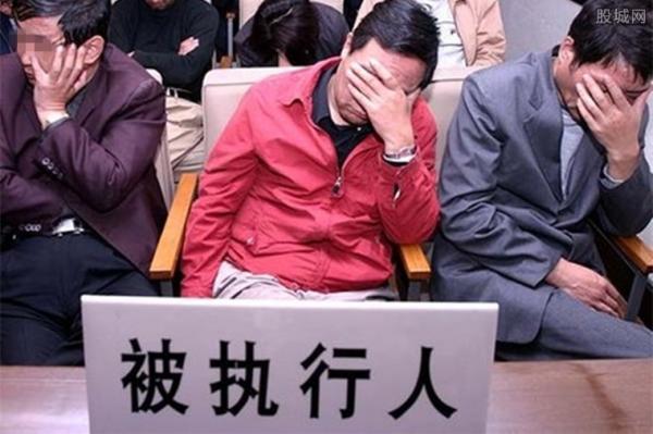 老赖参加婚礼被警察堵