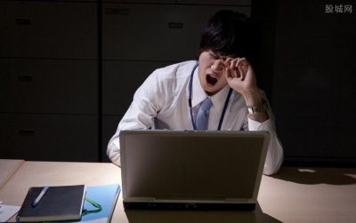 25岁IT男经常加班 用颈部按摩仪后突发脑梗