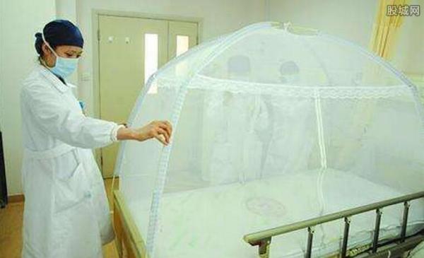同睡病床婴儿被围栏卡死