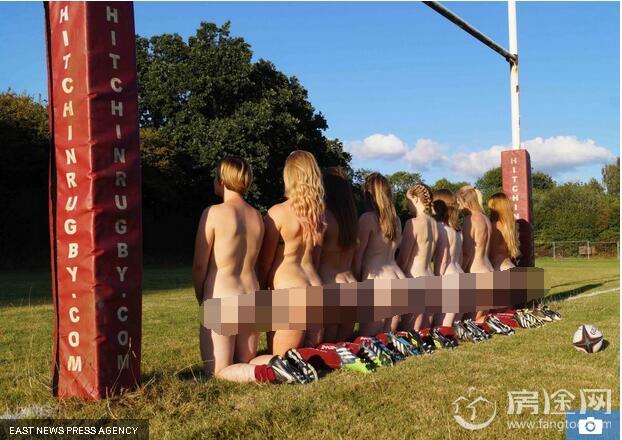 英女子橄榄球队最新全裸写真 集体脱光赛场拍性感日历 竟是为了…