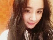 杨幂晒全脸自拍 大幂幂国庆罕见晒全脸自拍照原因揭秘