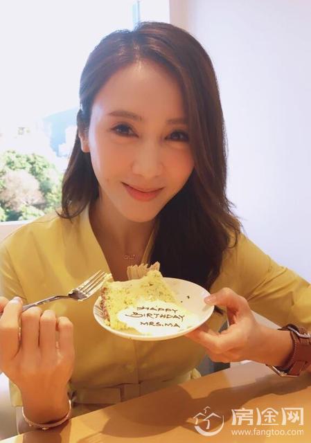 黎姿晒照庆祝46岁生日 光彩照人女神依旧很美