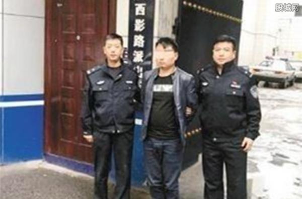 男子发帖辱警被拘