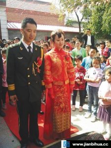 河北新娘结婚不要彩礼，没车没房戒指使用弹壳做的