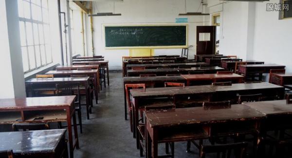 学校补课遭劝退学生