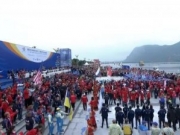 第十三届世界龙舟锦标赛开幕 各国运动员决战昆明滇池