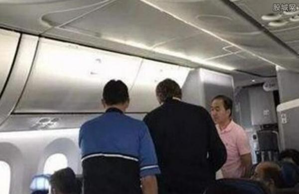 中国医生航班上救人