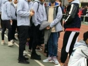 王俊凯参加北电运动会为同学加油 王俊凯大学会谈女朋友吗