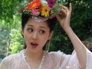 张娜拉8年后重返中国拍戏 网友：滚出中国！