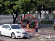 男子暴打环卫工 真相曝光竟因嫌清理垃圾声音过大影响通话