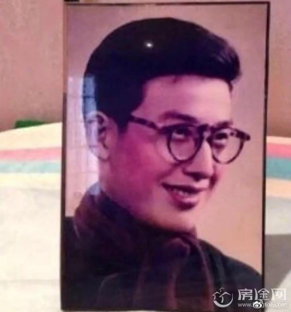 赵薇晒爸妈旧照隔空表白 全家颜值爆表被赞好基因