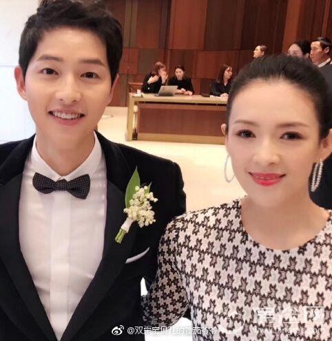 双宋婚礼高清大图 宋仲基宋慧乔婚礼直播新郎新娘对视含情牵手