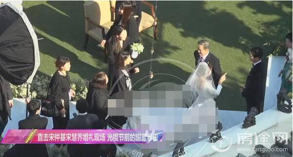 宋仲基宋慧乔现身婚礼彩排
