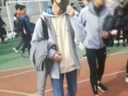 王俊凯参加北电运动会 口罩遮面十分低调