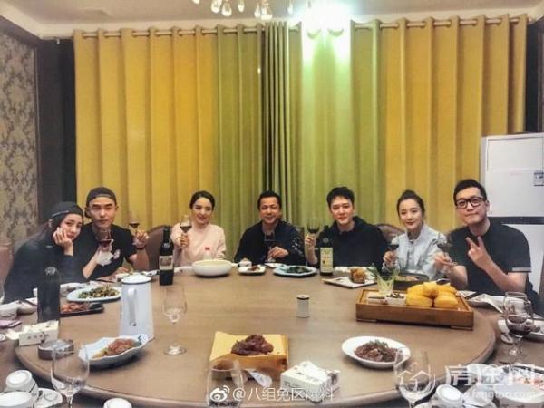 杨幂冯绍峰久违同框聚餐 冯绍峰杨幂在一起过吗