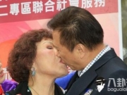 80岁女星曾哭诉70岁老公出轨 现当众亲吻秀恩爱(图)