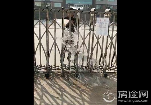 蓝翔技校回应泼水拒快递