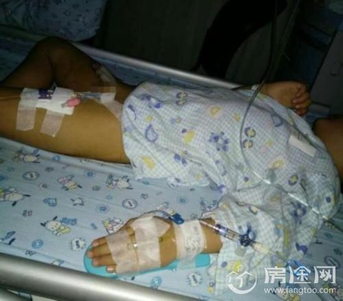 男教师踢4岁男孩下体 血肉模糊惨状曝光 校方：已开除