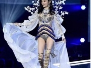 奚梦瑶维密2017走秀摔跤视频在哪看 陈学冬预言成真遭炮轰