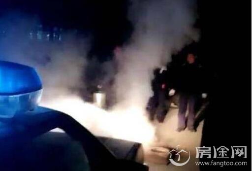 室外烧煤炭取暖被拘 煤炭燃烧散发有害物质对大气形成污染