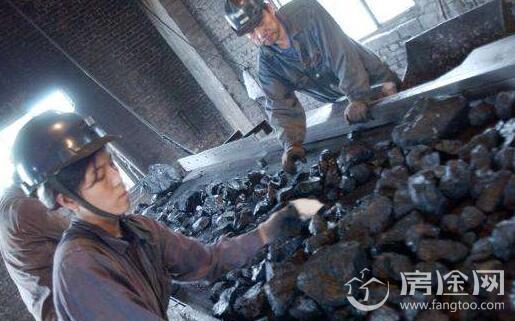 室外烧煤炭取暖被拘 煤炭燃烧散发有害物质对大气形成污染