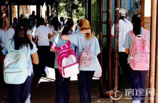 女学生遭多人殴打被脱衣拍视频