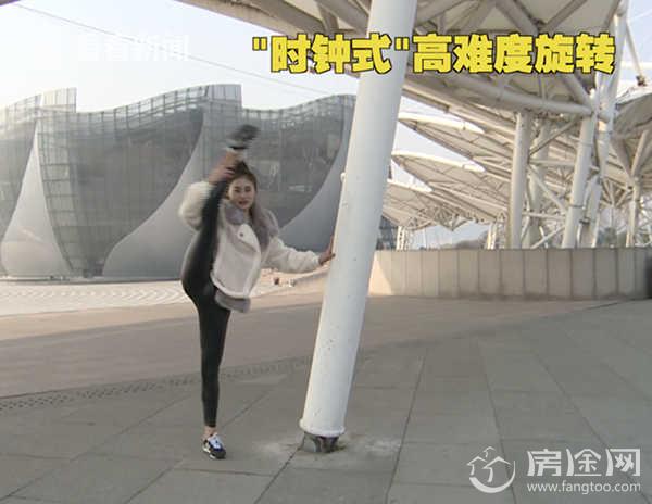 90后辣妈做旋转一字马