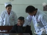自垫8000元帮孤寡老人看病 医生仗义之举引发热议