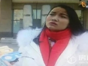 已婚女子浴场泡澡等朋友 一个男人突然闯入令人无语