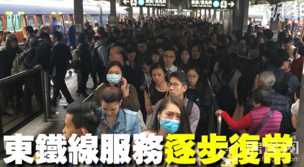香港地铁发生坠轨事件 1男子当场死亡致港铁停滞